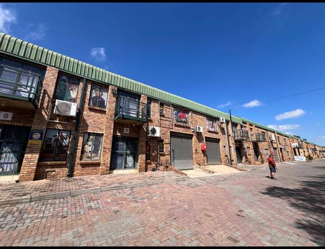 290M² WAREHOUSE TO LET IN HENNOPSPARK